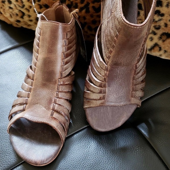 Roan by Bed|Stu Pearl Sandals - Picture 5 of 8